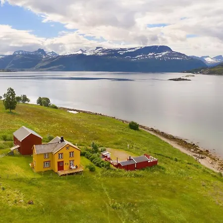 Holiday home Andorja En Idyllisk Perle Naer Lofoten