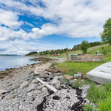 Holiday home Andorja En Idyllisk Perle Naer Lofoten